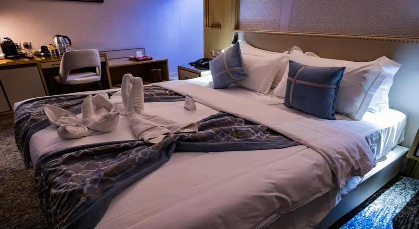 Waqf Bin Usman / Similar