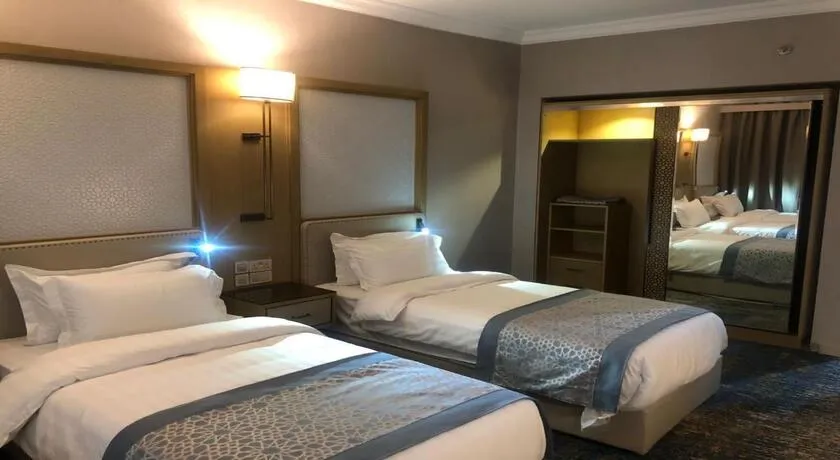 Waqf Bin Usman / Similar